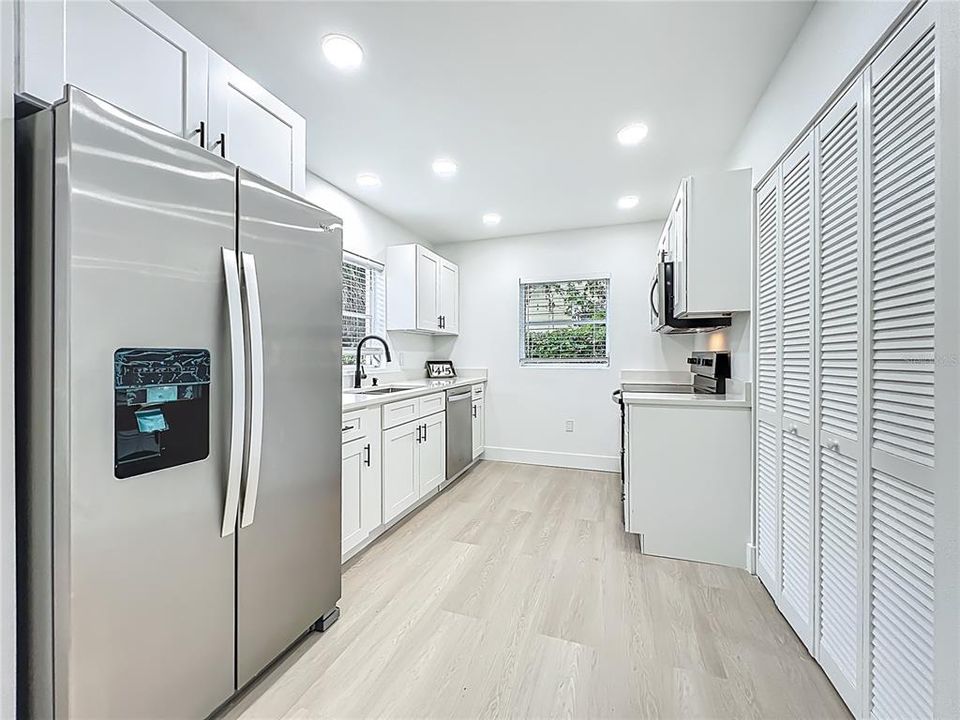 На продажу: $449,000 (2 спален, 1 ванн, 1039 Квадратных фут)