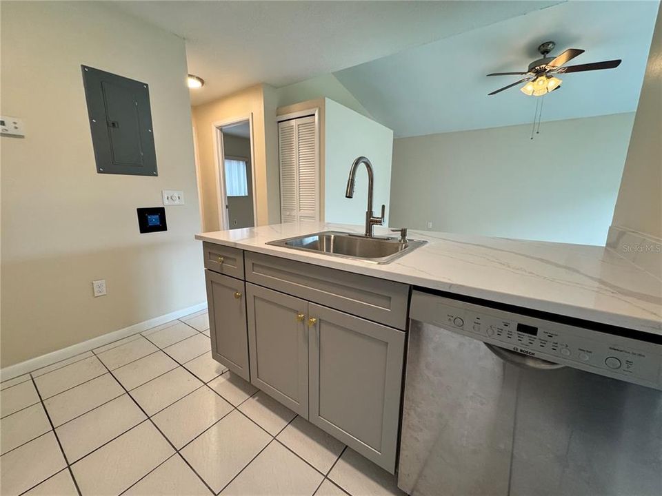 Activo con contrato: $179,900 (2 camas, 1 baños, 876 Pies cuadrados)