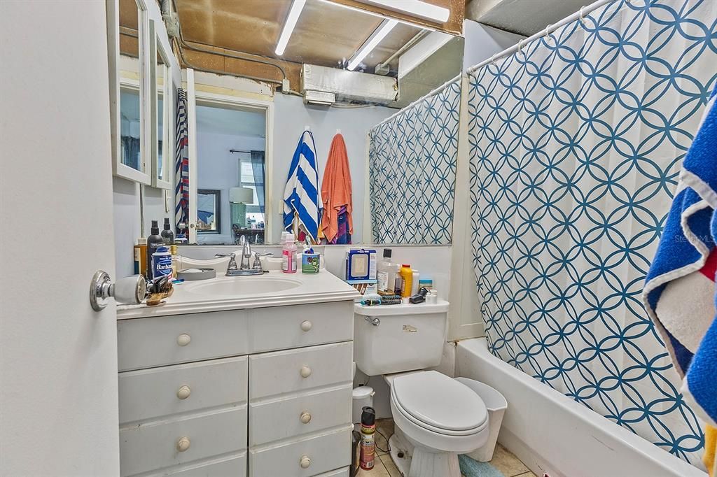 Active With Contract: $429,900 (4 beds, 2 baths, 1440 Square Feet)