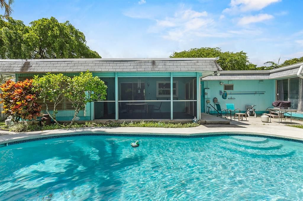 Active With Contract: $429,900 (4 beds, 2 baths, 1440 Square Feet)