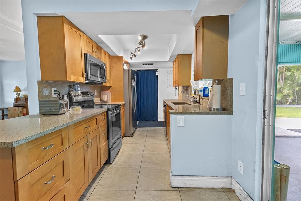 Active With Contract: $429,900 (4 beds, 2 baths, 1440 Square Feet)