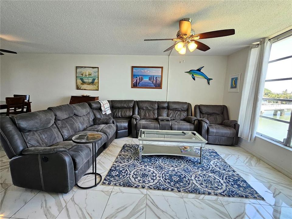 En Renta: $1,995 (2 camas, 2 baños, 1050 Pies cuadrados)