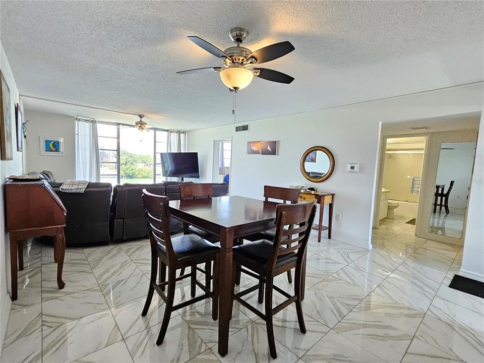 En Renta: $1,995 (2 camas, 2 baños, 1050 Pies cuadrados)