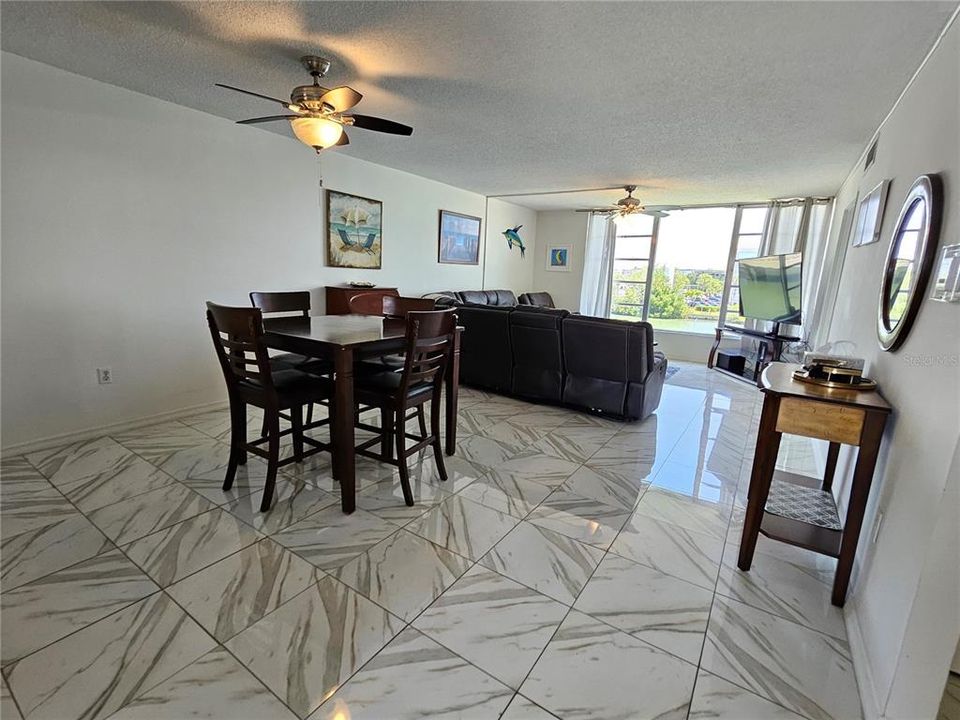 En Renta: $1,995 (2 camas, 2 baños, 1050 Pies cuadrados)