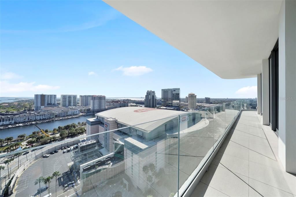 For Rent: $18,000 (2 beds, 2 baths, 2050 Square Feet)