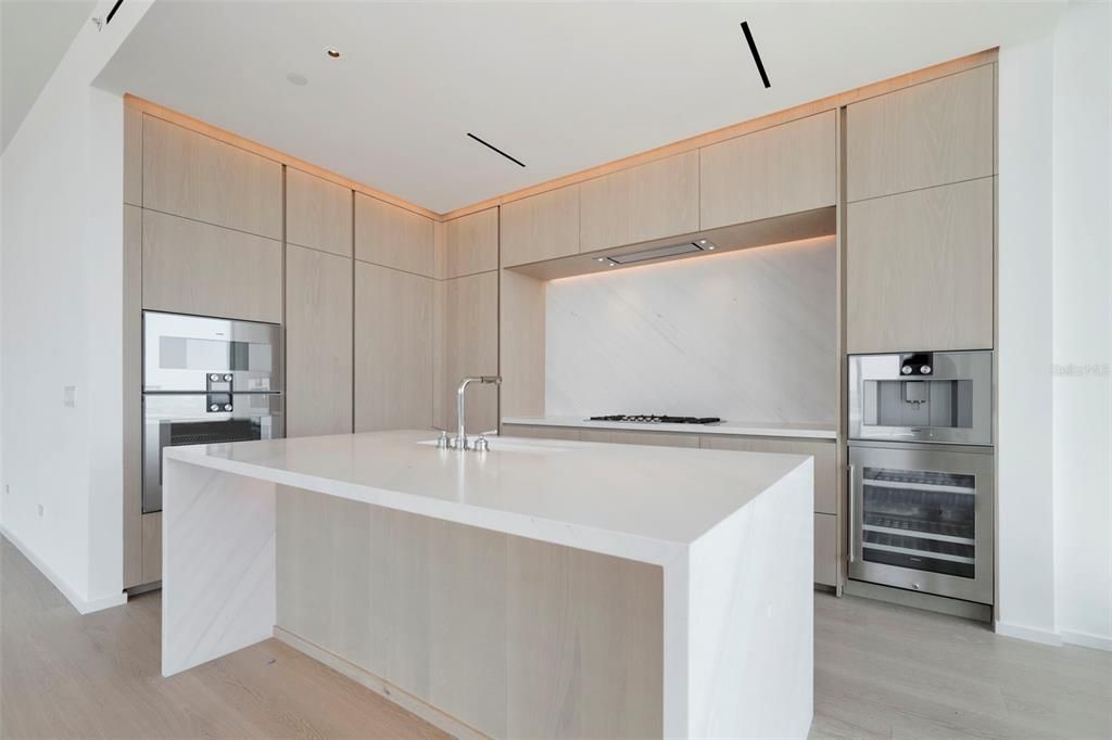 For Rent: $18,000 (2 beds, 2 baths, 2050 Square Feet)