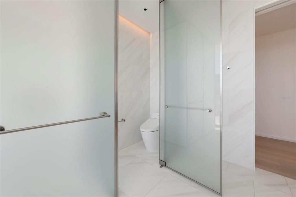 For Rent: $18,000 (2 beds, 2 baths, 2050 Square Feet)