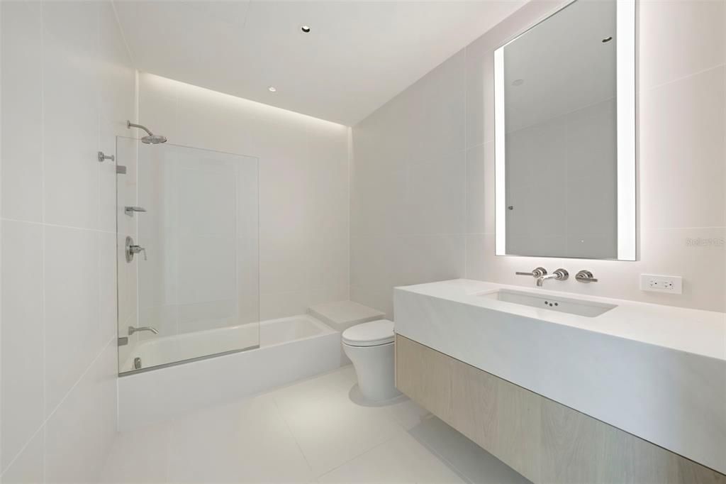 For Rent: $18,000 (2 beds, 2 baths, 2050 Square Feet)