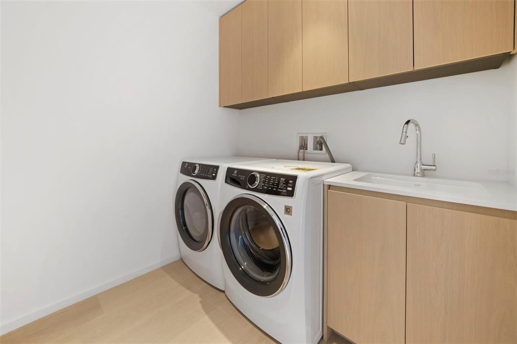 For Rent: $18,000 (2 beds, 2 baths, 2050 Square Feet)