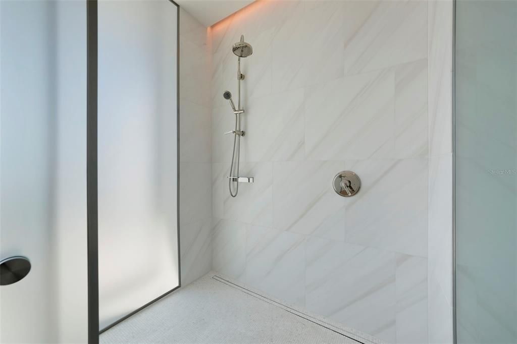 For Rent: $18,000 (2 beds, 2 baths, 2050 Square Feet)