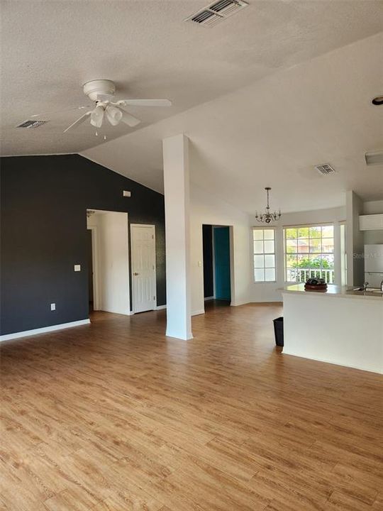 En Venta: $274,000 (3 camas, 2 baños, 1545 Pies cuadrados)