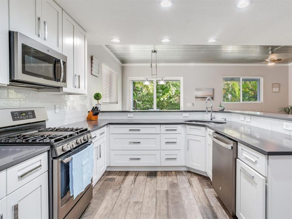 В аренду: $3,900 (4 спален, 3 ванн, 2544 Квадратных фут)