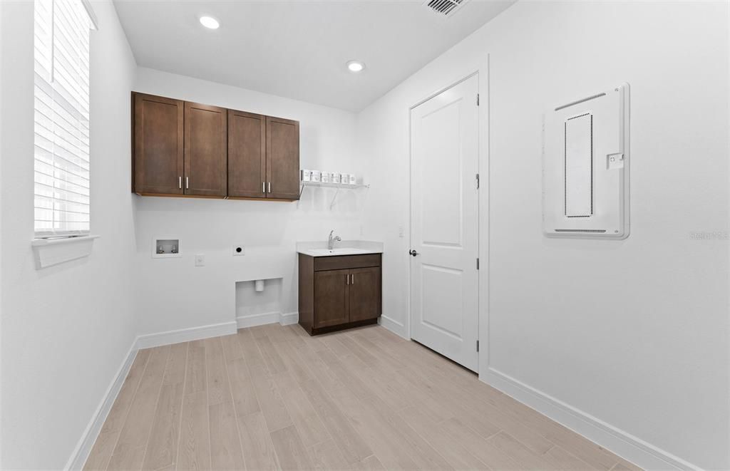 合同活跃: $527,060 (2 贝兹, 2 浴室, 2269 平方英尺)