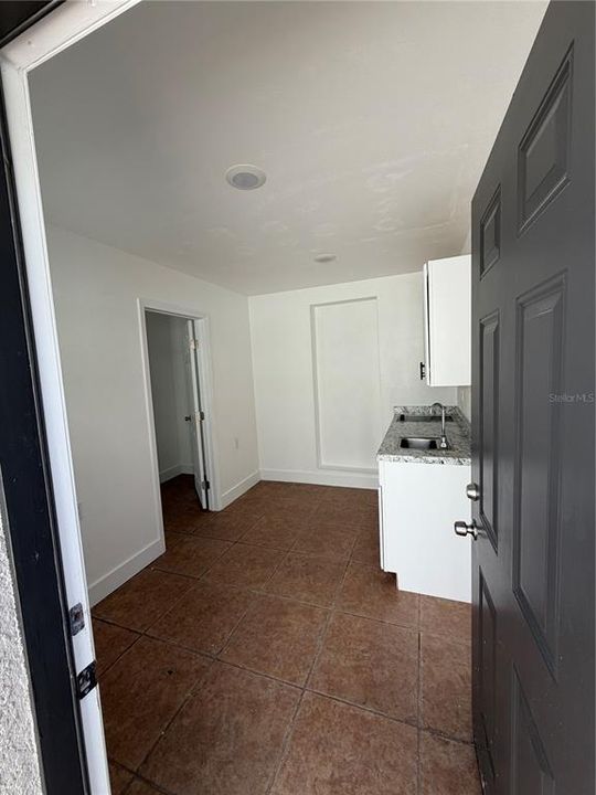 For Rent: $1,200 (1 beds, 1 baths, 400 Square Feet)