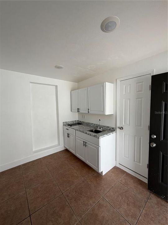 For Rent: $1,200 (1 beds, 1 baths, 400 Square Feet)