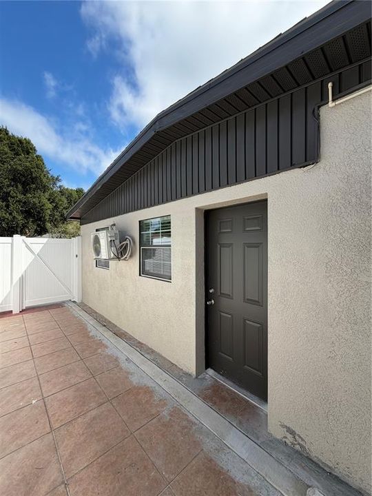 For Rent: $1,200 (1 beds, 1 baths, 400 Square Feet)