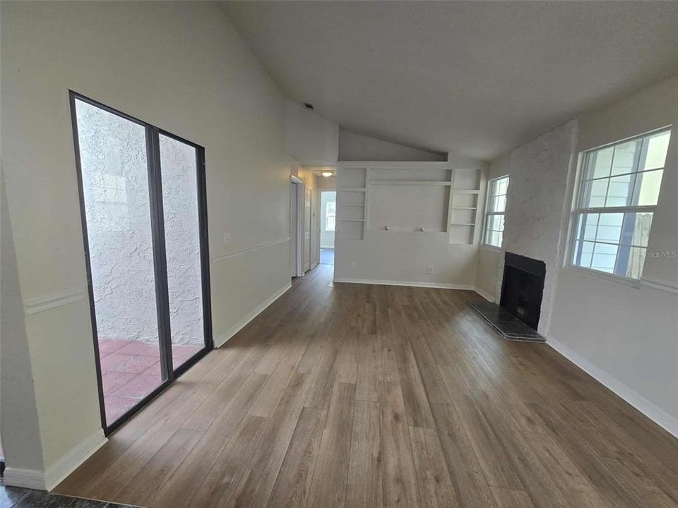 出租: $1,900 (3 贝兹, 2 浴室, 1300 平方英尺)