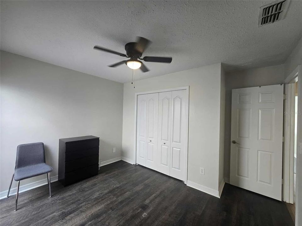 出租: $1,900 (3 贝兹, 2 浴室, 1300 平方英尺)