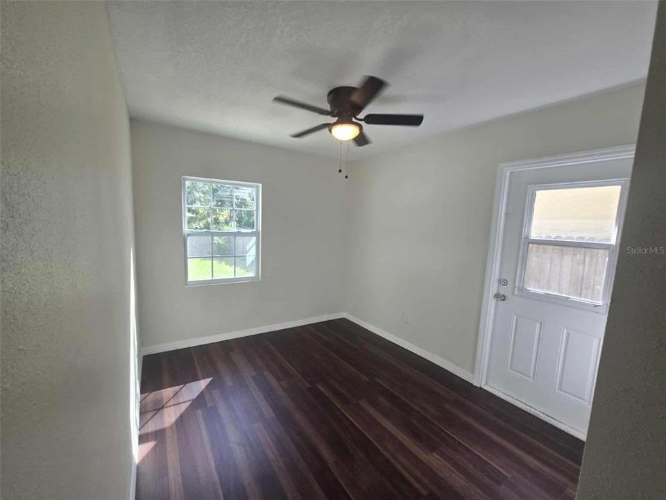 出租: $1,900 (3 贝兹, 2 浴室, 1300 平方英尺)