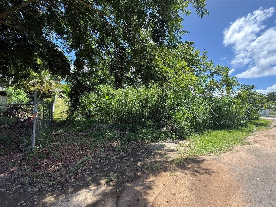 待售: $155,000 (0.35 acres)