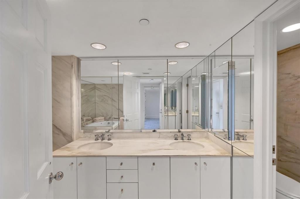 На продажу: $1,999,000 (3 спален, 3 ванн, 2122 Квадратных фут)