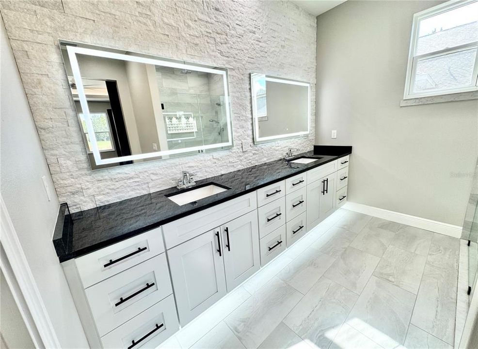 For Sale: $549,900 (3 beds, 2 baths, 1783 Square Feet)