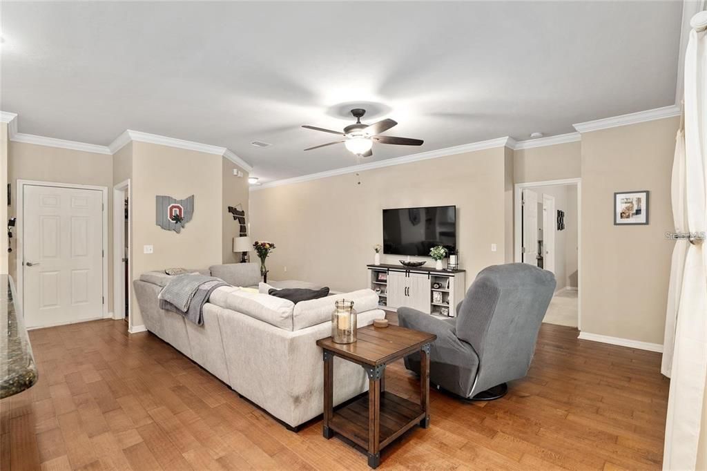 For Rent: $2,700 (3 beds, 2 baths, 1563 Square Feet)