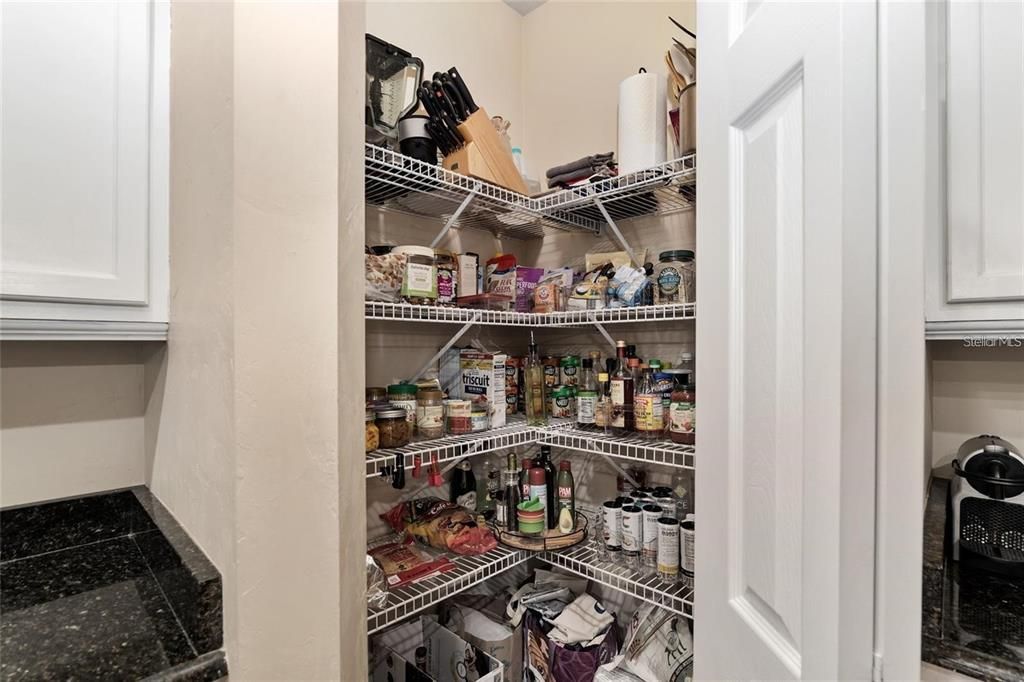 For Rent: $2,700 (3 beds, 2 baths, 1563 Square Feet)