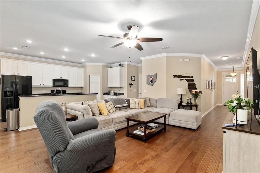 For Rent: $2,700 (3 beds, 2 baths, 1563 Square Feet)