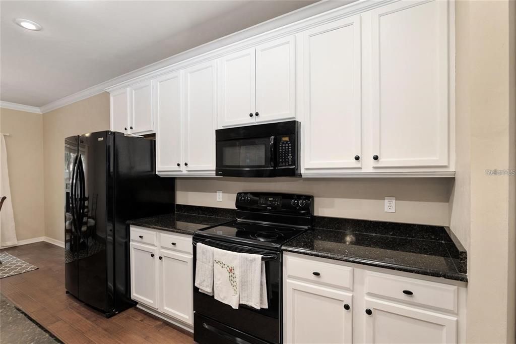 For Rent: $2,700 (3 beds, 2 baths, 1563 Square Feet)