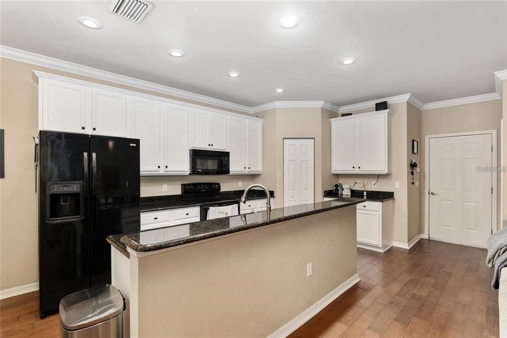 For Rent: $2,700 (3 beds, 2 baths, 1563 Square Feet)