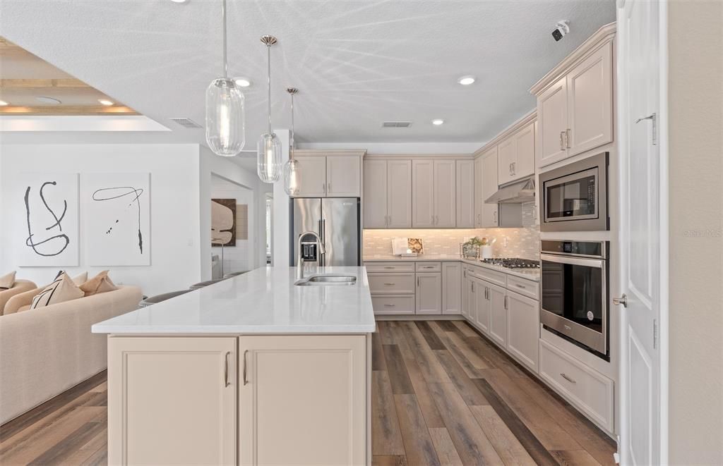 Activo con contrato: $699,498 (3 camas, 2 baños, 2088 Pies cuadrados)