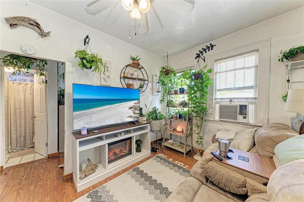 待售: $739,000 (4 贝兹, 0 浴室, 2063 平方英尺)