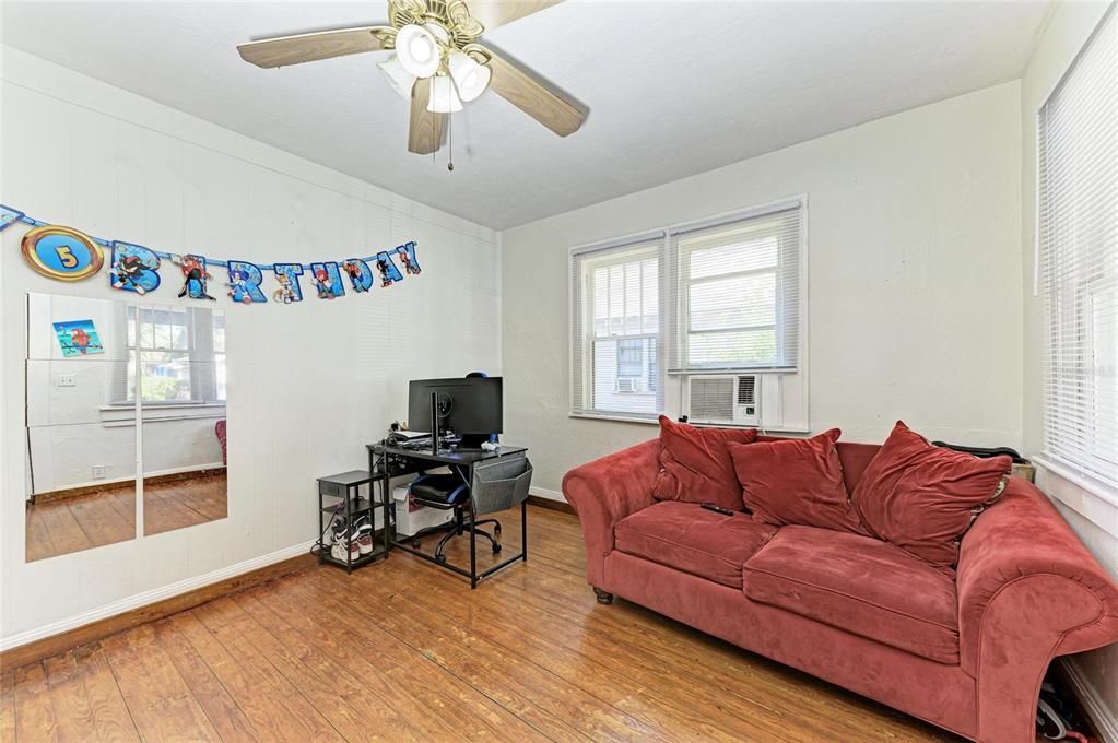 待售: $739,000 (4 贝兹, 0 浴室, 2063 平方英尺)