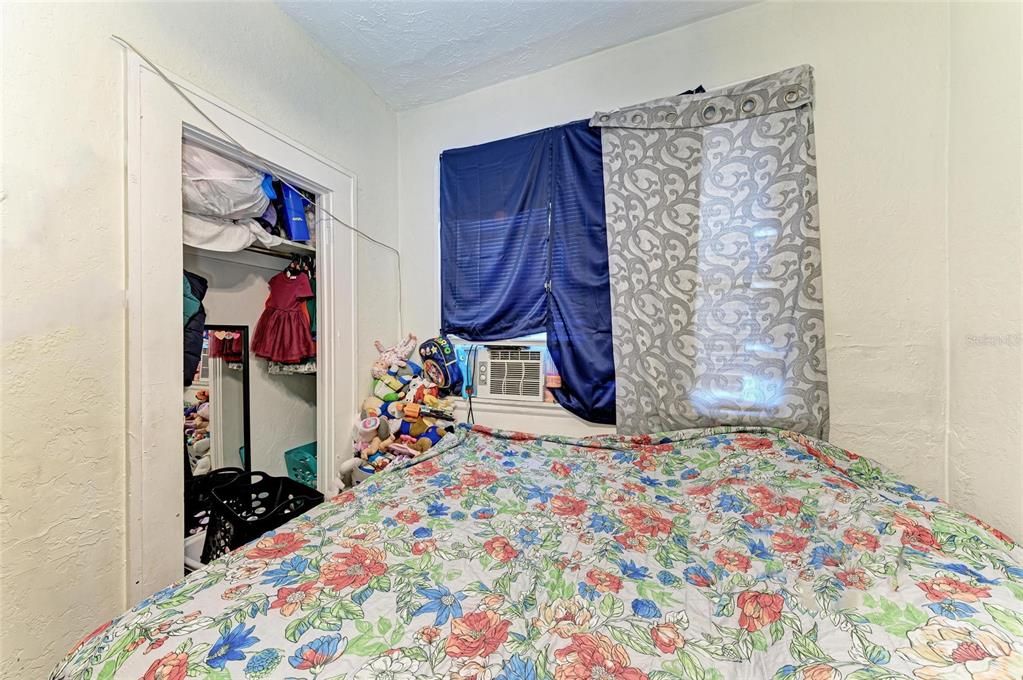 待售: $739,000 (4 贝兹, 0 浴室, 2063 平方英尺)