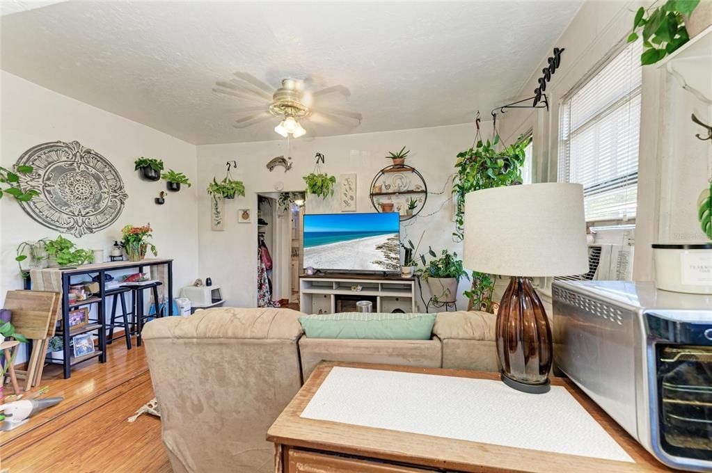 待售: $739,000 (4 贝兹, 0 浴室, 2063 平方英尺)