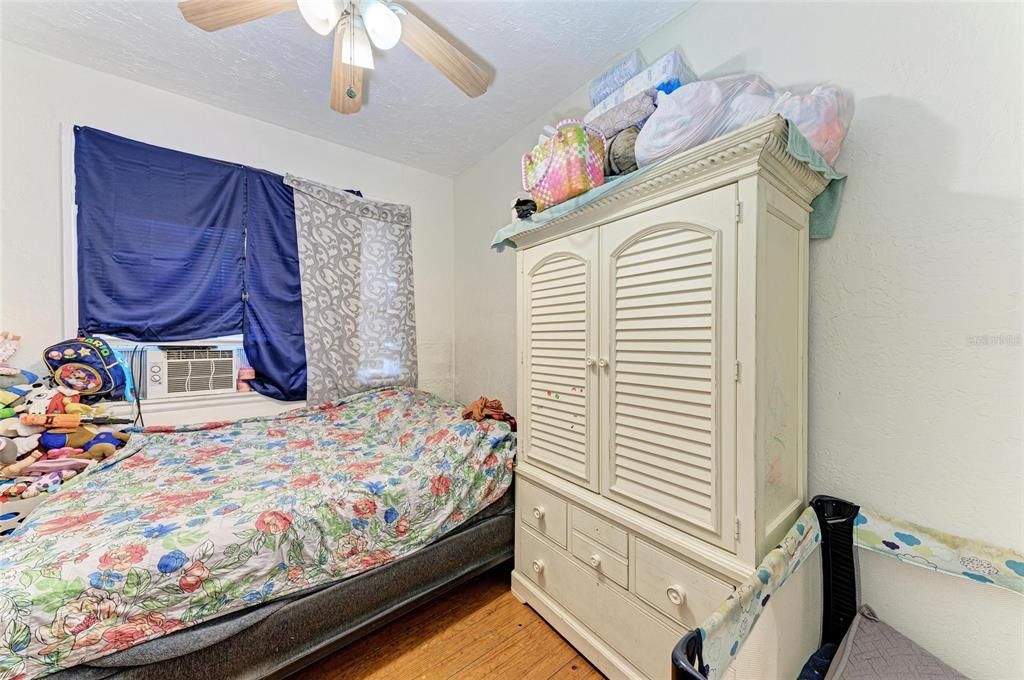 待售: $739,000 (4 贝兹, 0 浴室, 2063 平方英尺)