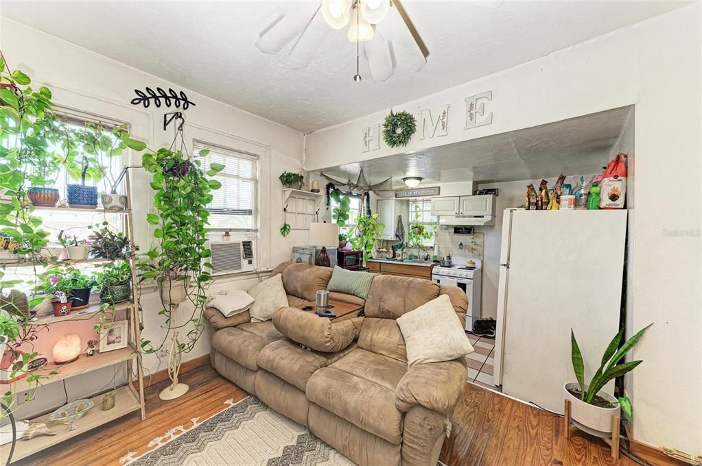 待售: $739,000 (4 贝兹, 0 浴室, 2063 平方英尺)