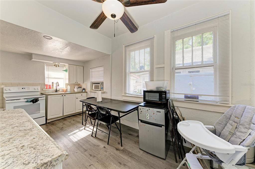 待售: $739,000 (4 贝兹, 0 浴室, 2063 平方英尺)