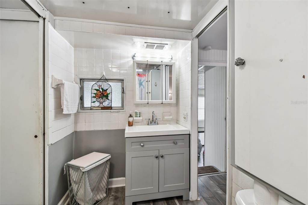 For Sale: $79,700 (3 beds, 1 baths, 810 Square Feet)