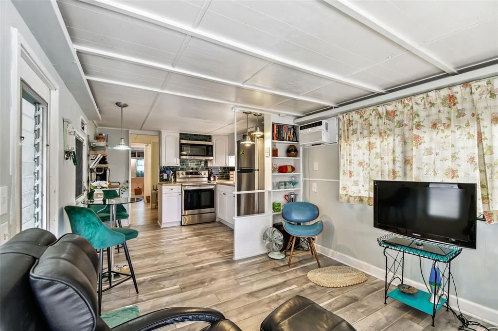 For Sale: $79,700 (3 beds, 1 baths, 810 Square Feet)