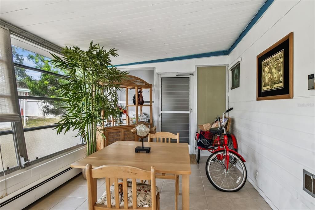 For Sale: $79,700 (3 beds, 1 baths, 810 Square Feet)