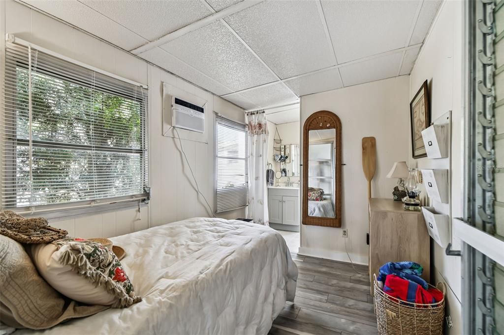 For Sale: $79,700 (3 beds, 1 baths, 810 Square Feet)