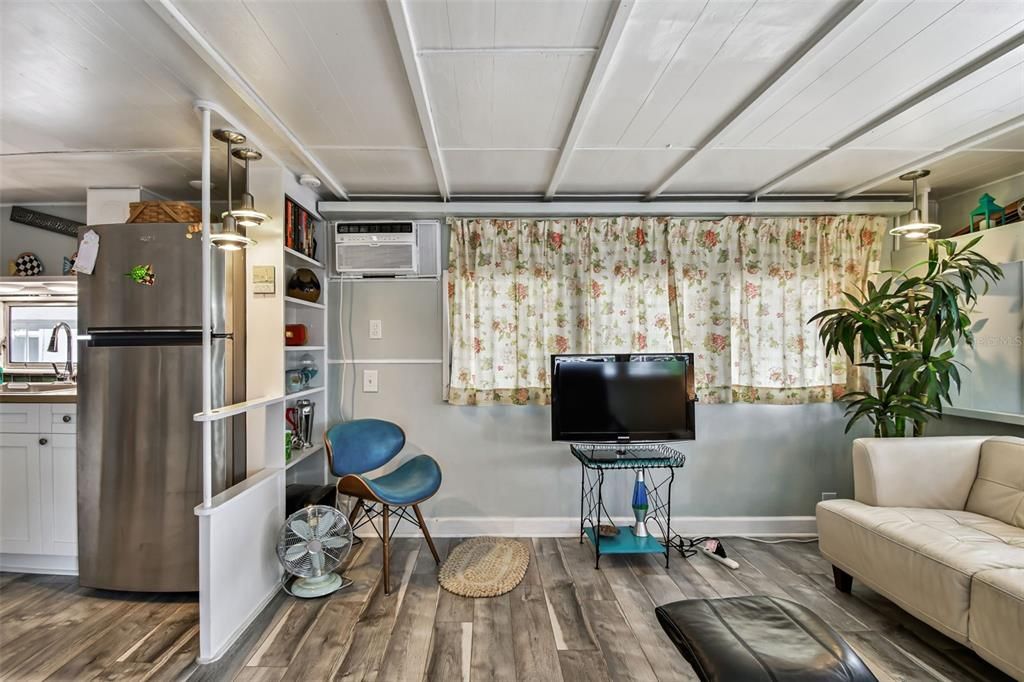 For Sale: $79,700 (3 beds, 1 baths, 810 Square Feet)