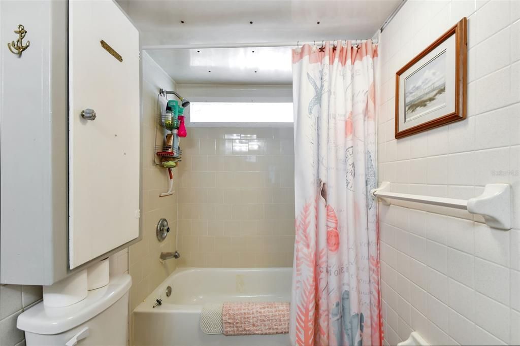 For Sale: $79,700 (3 beds, 1 baths, 810 Square Feet)