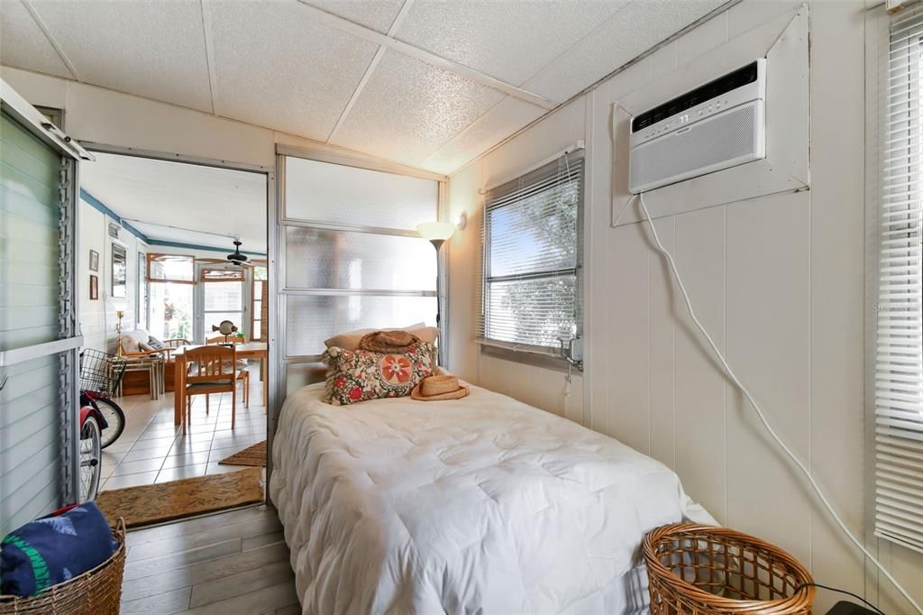 For Sale: $79,700 (3 beds, 1 baths, 810 Square Feet)