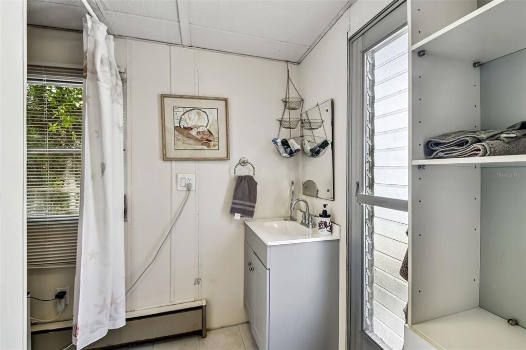 For Sale: $79,700 (3 beds, 1 baths, 810 Square Feet)