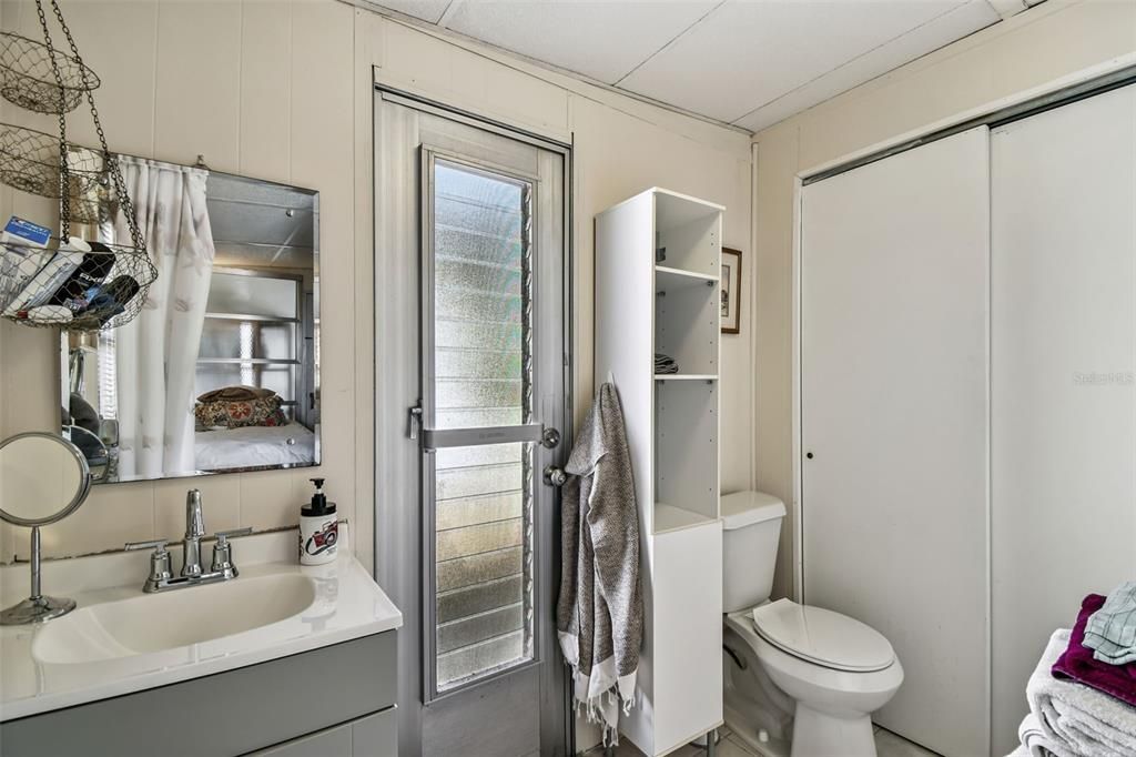 For Sale: $79,700 (3 beds, 1 baths, 810 Square Feet)