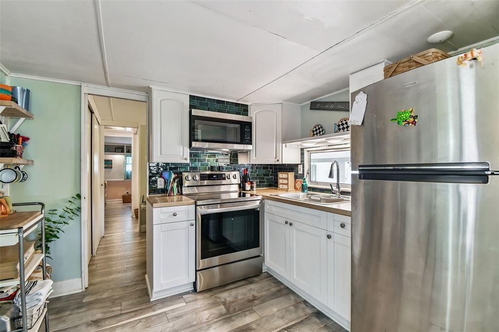 For Sale: $79,700 (3 beds, 1 baths, 810 Square Feet)