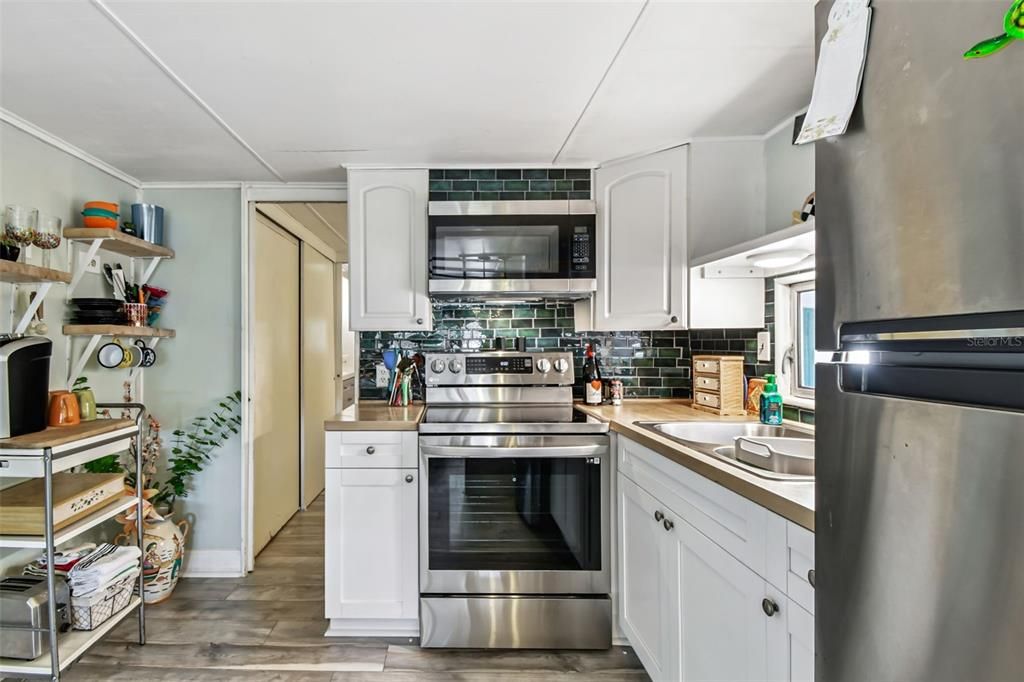 For Sale: $79,700 (3 beds, 1 baths, 810 Square Feet)